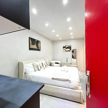 11 - Champs-elysees Apartman *