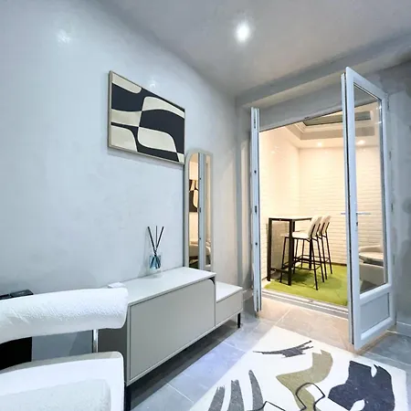 11 - Champs-elysees Apartman *