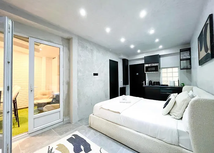 Apartment 11 - Champs-elysees *