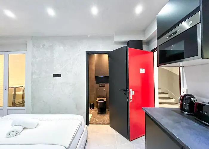 11 - Champs-elysees Apartment *